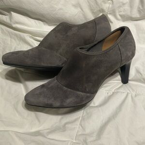 ECCO gray slip on heels, color block gray suede